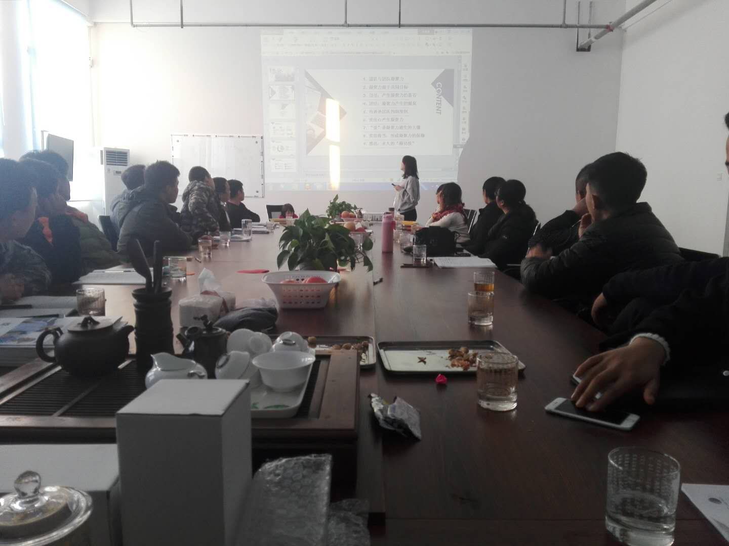 優(yōu)秀員工進行“我的海藍夢”演講 優(yōu)秀員工進行“我的海藍夢”演講